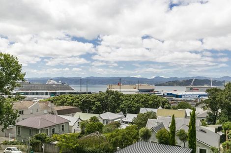 Photo of property in Grosvenor Flats, 19 Cottleville Terrace, Thorndon, Wellington, 6011