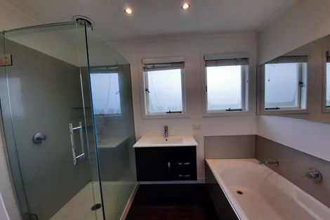 Photo of property in 107 Ennis Avenue, Pakuranga Heights, Auckland, 2010