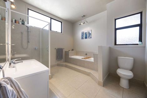 Photo of property in 10 Grassy Downs Place, St Andrews, Hamilton, 3200