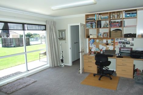 Photo of property in 38 Mcgiven Drive, Ridgewood, New Plymouth, 4371