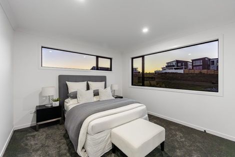 Photo of property in 52 Kumukumu Road, Long Bay, Auckland, 0630