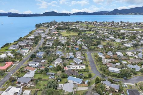 Photo of property in 10 Gannet Place, One Tree Point, 0118