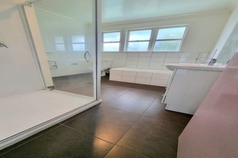 Photo of property in 2 Martin Place, Kelston, Auckland, 0602