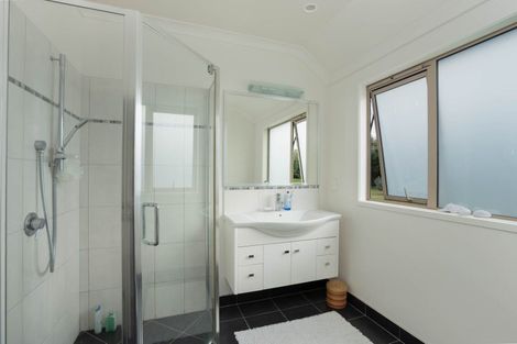 Photo of property in 63 Loch Views Road, Acacia Bay, Taupo, 3385