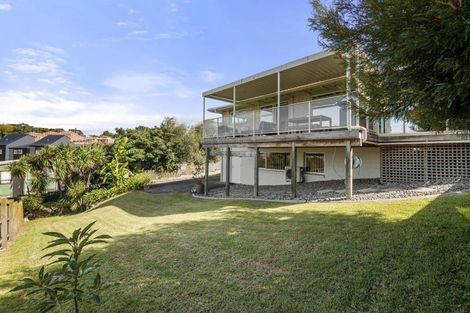 Photo of property in 1/3 Hall Road, Glenfield, Auckland, 0629