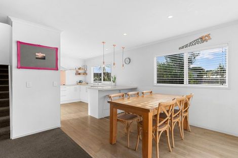 Photo of property in 16 Leslie Street, Mangawhai, 0505
