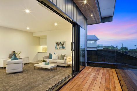 Photo of property in 28 Streamview Way, Long Bay, 0792