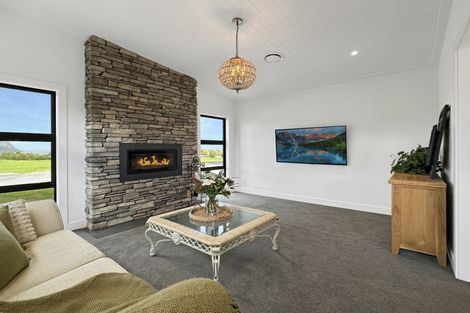 Photo of property in 8 Broadleaf Way, Kinloch, Taupo, 3377