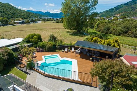 Photo of property in 1 Beach Road, Waikawa, Picton, 7220