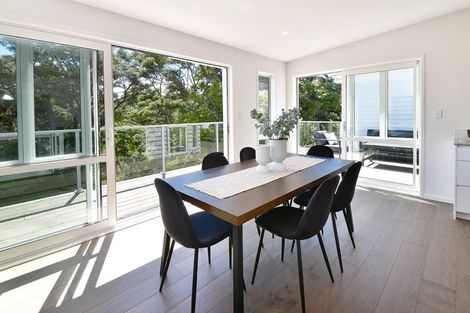 Photo of property in 299 Whangaparaoa Road, Red Beach, 0932