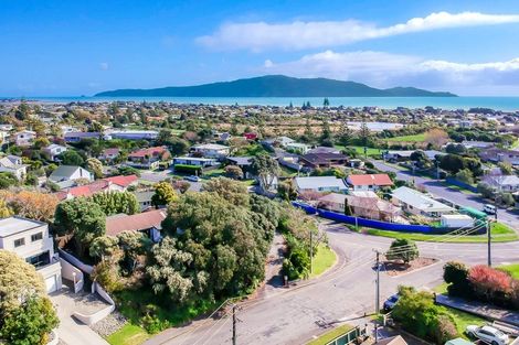 Photo of property in 5 Flaxmere Street, Waikanae Beach, Waikanae, 5036