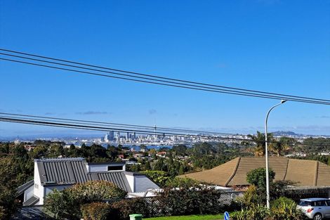 Photo of property in 19 Balmain Road, Birkenhead, Auckland, 0626