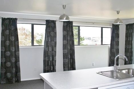 Photo of property in 16a Woodall Place, Totara Vale, Auckland, 0627