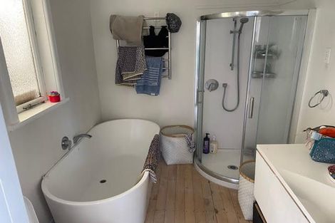 Photo of property in 10 Domain Crescent, Muriwai, Waimauku, 0881