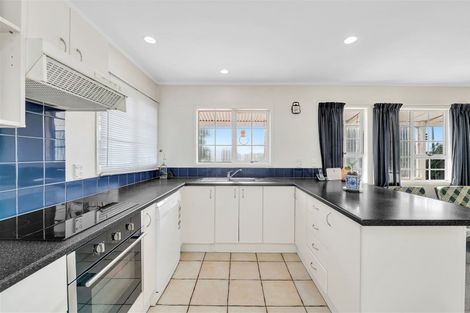 Photo of property in 1 Cascades Road, Pakuranga Heights, Auckland, 2010