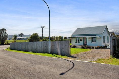 Photo of property in 1 Mahuru Lane, Okato, 4335