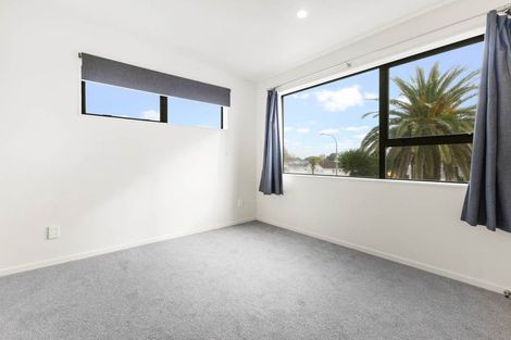 Photo of property in 52a Convair Crescent, Mangere, Auckland, 2022