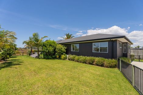 Photo of property in 40 Tairua Palms Place, Tairua, 3508