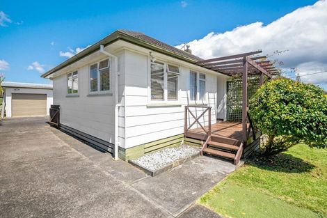 Photo of property in 82 Kelman Road, Kelston, Auckland, 0602