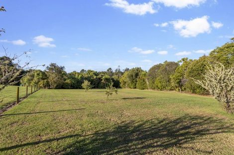 Photo of property in 70a Shaw Road, Oratia, Auckland, 0604