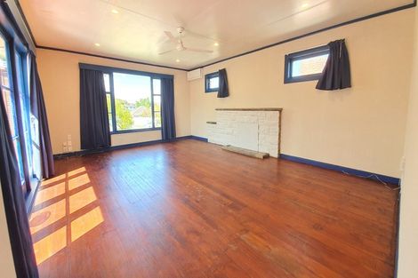 Photo of property in 25 Fruitvale Road, New Lynn, Auckland, 0600