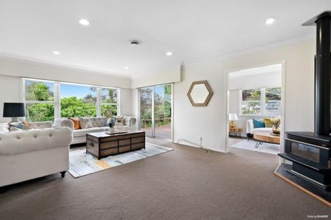 Photo of property in 36 Tupaki Place, Pakuranga Heights, Auckland, 2010