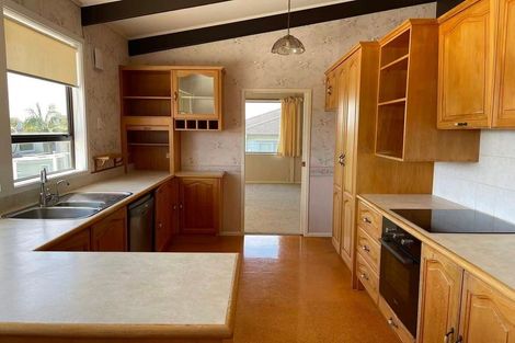 Photo of property in 17 Waller Avenue, Bucklands Beach, Auckland, 2012