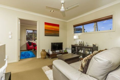 Photo of property in 58 English Oak Drive, Schnapper Rock, Auckland, 0632
