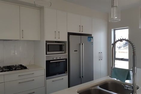 Photo of property in 102 Tamahere Drive, Glenfield, Auckland, 0629