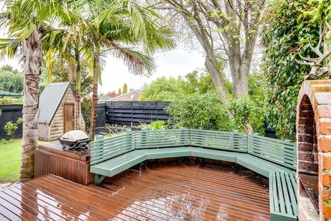 Photo of property in 210 Davis Street, Saint Leonards, Hastings, 4120