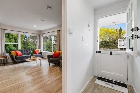 Photo of property in 2/10 Nea Place, Hillcrest, Auckland, 0627