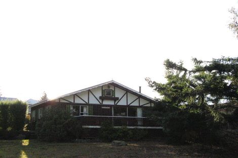 Photo of property in 35 Cedar Drive, Kelvin Heights, Queenstown, 9300