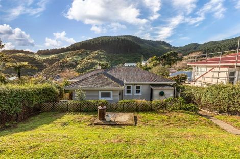 Photo of property in 38 Raroa Terrace, Tawa, Wellington, 5028