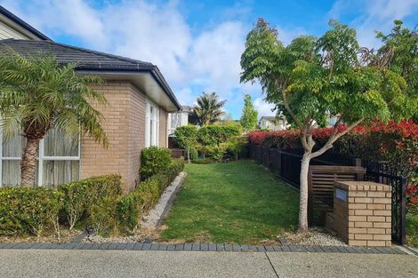 Photo of property in 51 Chateau Rise, Flat Bush, Auckland, 2016