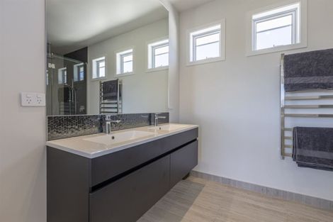 Photo of property in 33 Hartwell Drive, Kelvin Grove, Palmerston North, 4470