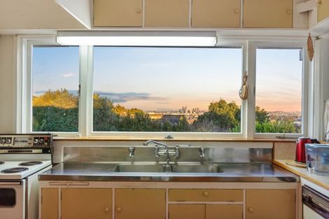 Photo of property in 83 Pupuke Road, Northcote, Auckland, 0627