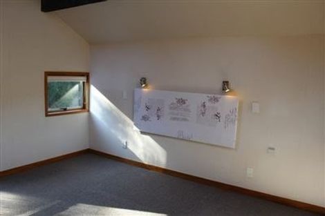 Photo of property in 21 Kakariki Grove, Waikanae, 5036