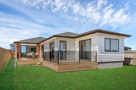 Photo of property in 27 Korowhiti Road, Clarks Beach, 2122