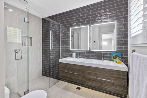 Photo of property in 19 Odlin Lane, Red Beach, 0932