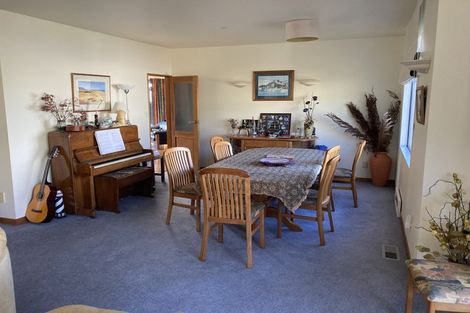 Photo of property in 19 George Gee Drive, Korokoro, Lower Hutt, 5012