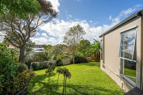 Photo of property in 11 Wilmington Place, Forrest Hill, Auckland, 0620