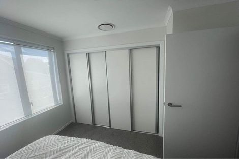 Photo of property in 8 Wharara Lane, Massey, Auckland, 0614