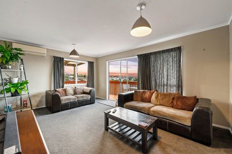 Photo of property in 11 Seakens Way, Glen Eden, Auckland, 0602