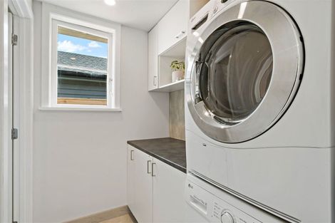 Photo of property in 15 Waione Avenue, Te Atatu Peninsula, Auckland, 0610