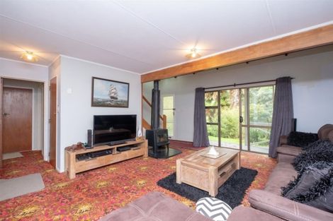 Photo of property in 28 Castle Street, Eltham, 4322