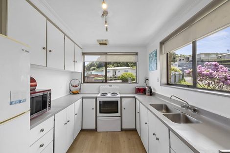 Photo of property in 32a Simons Street, Moturoa, New Plymouth, 4310