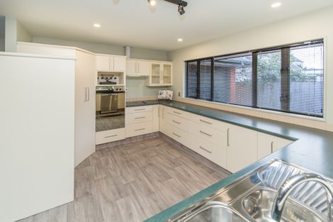 Photo of property in 3 Thicket Close, Redwood, Christchurch, 8051