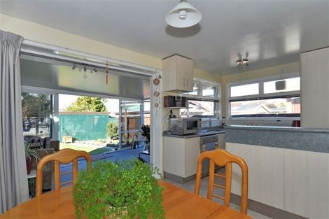 Photo of property in 10 Cotswold Avenue, Bishopdale, Christchurch, 8053