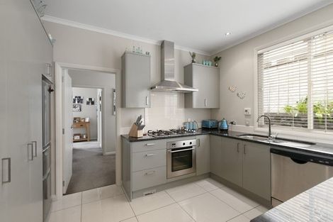 Photo of property in 1 Kingsgate Place, Dannemora, Auckland, 2016