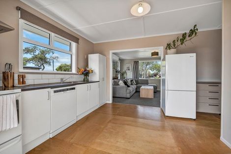 Photo of property in 33 Turakina Street, Merrilands, New Plymouth, 4312